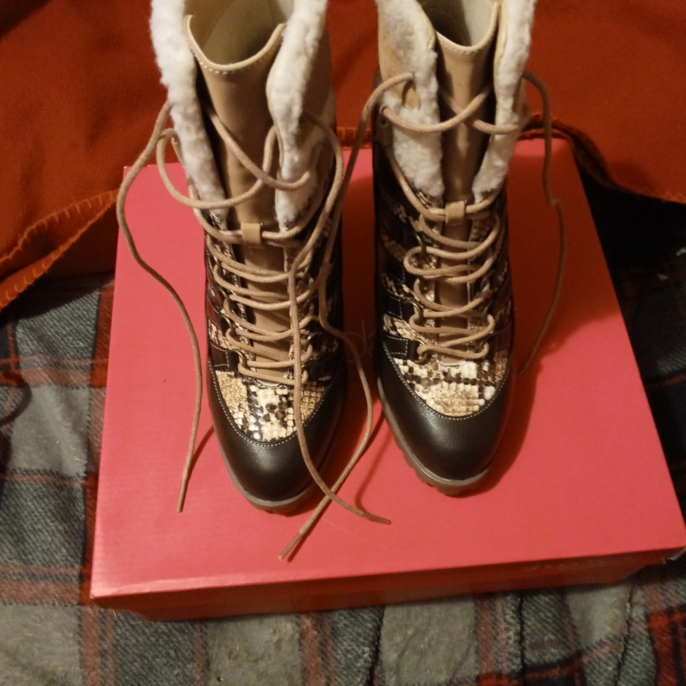 Nice pair of heels never been worn